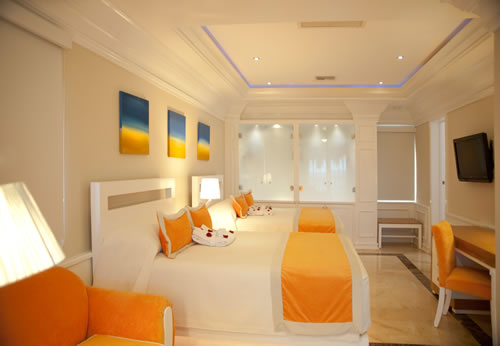 beachside suite double beds