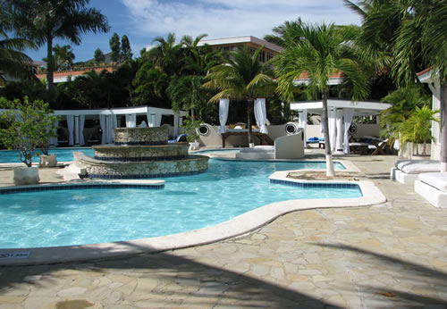 residence pool area